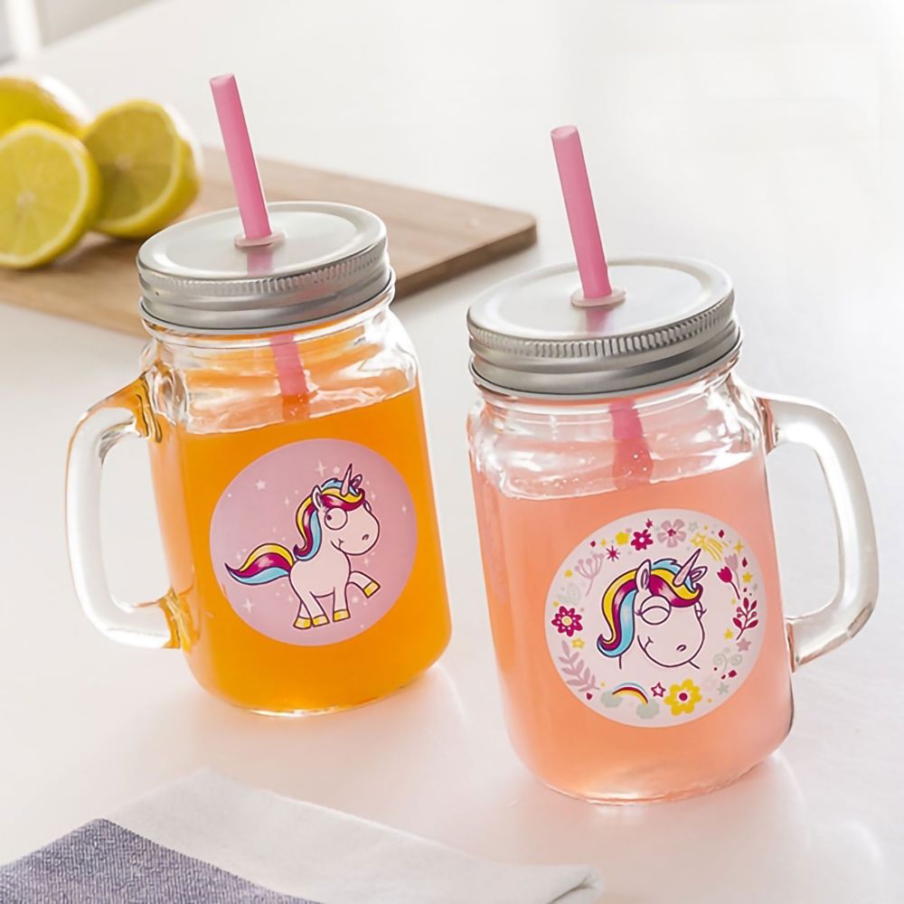 Verre Licorne Fun avec anse paille et couvercle 500 ml - set de 2. Le set de 2 verres Licorne fun avec anse, paille et couvercle env 500 ml pour des cocktails tendances. 2 sets différents - Le set est envoyé selon le stock disponible...