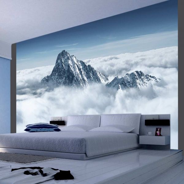 Papier peint intissé Paysages Montagne entourée de nuages
