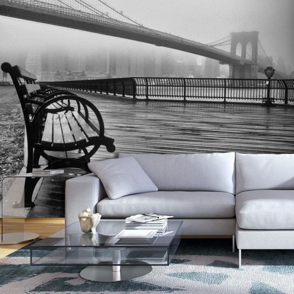 Papier peint intissé Ville et Architecture A Foggy Day on the Brooklyn Bridge